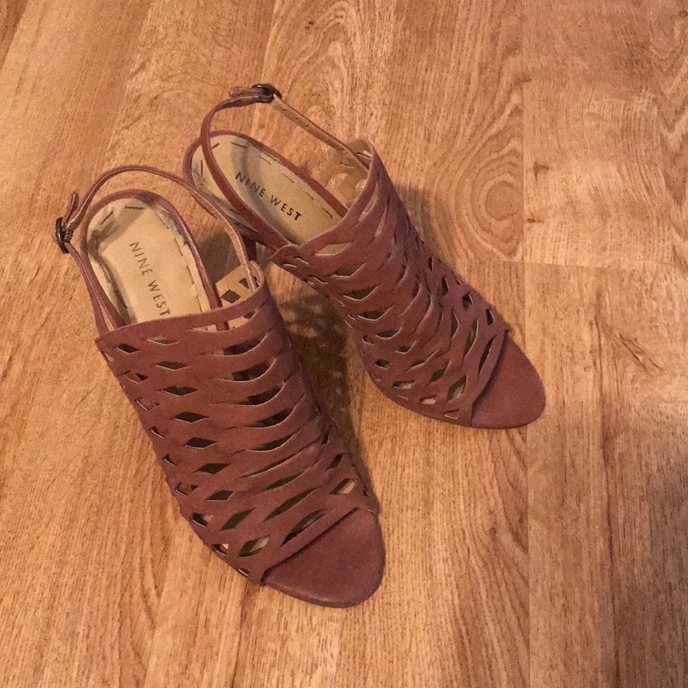 Cut-out leather sandals with 3” heel